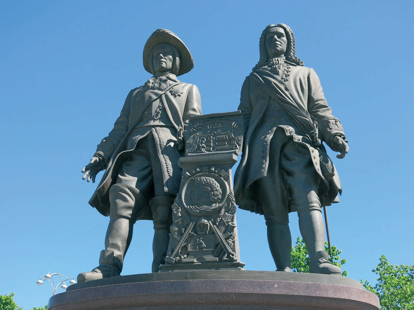 Памятник Татищеву и де Геннину в Екатеринбурге