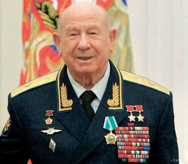 Дважды Герой Советского Союза, летчик-космонавт Алексей Леонов родился в шахтерской семье