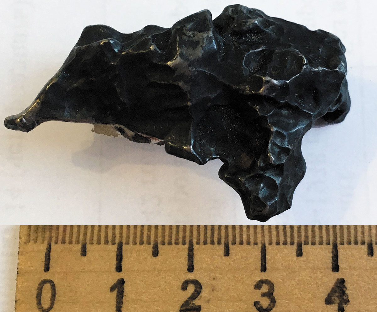 Рис. 1. Кусочек Сихотэ-Алинского метеорита