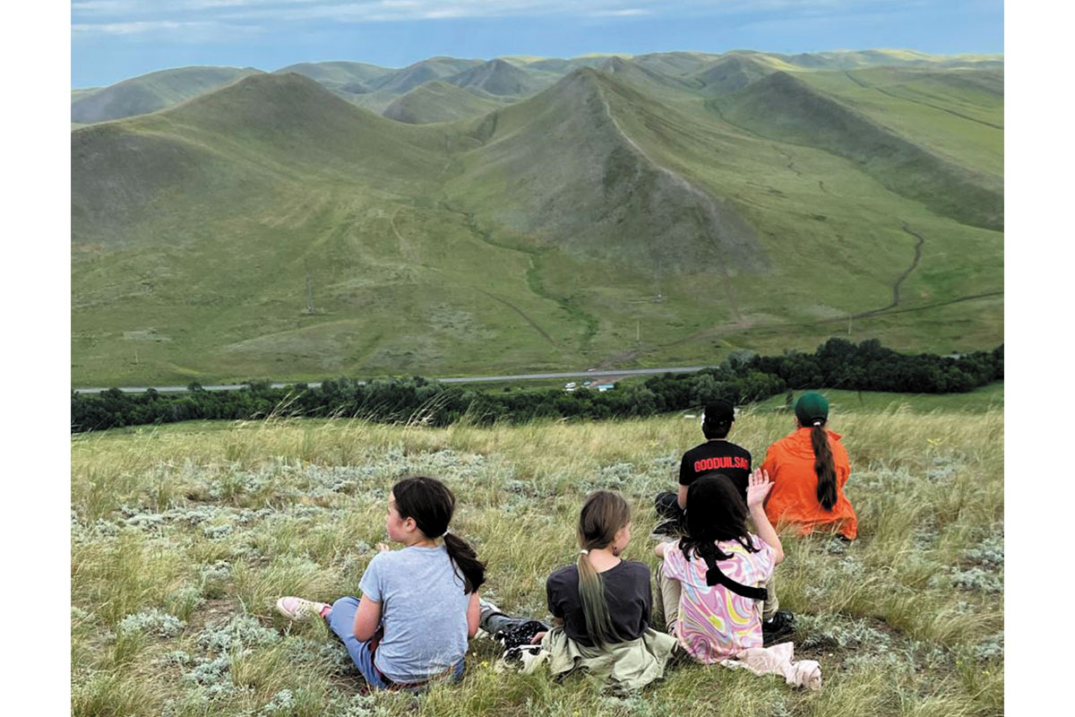 Рис. 15. Вид на Долгие горы с горы Верблюжки