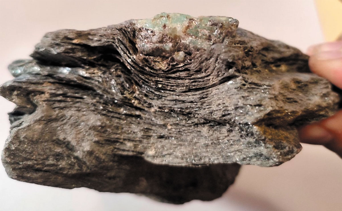 Рис. 5. Берилл в слюдите