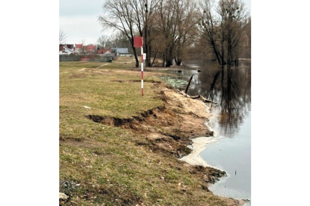 Рис. 8. Зарождающийся овраг на берегу Березины