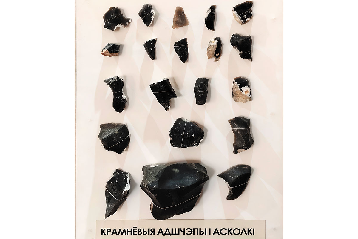 Рис. 11. Образцы кремня. Музей Мозырского замка. Фото Артемия Дудко